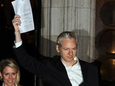 Ελεύθερος ο Ασάντζ